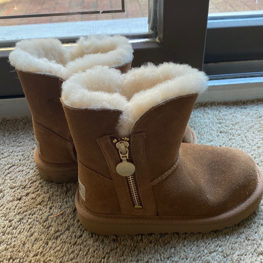 Kids chestnut zipper ugg boots